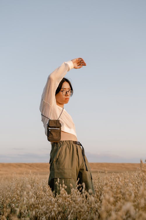 alan, Asyalı kadın, çim içeren Ücretsiz stok fotoğraf