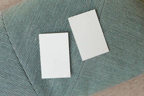 Free Simple minimalist mockup of blank business cards on a textured fabric surface. Ideal for design presentations. Stock Photo