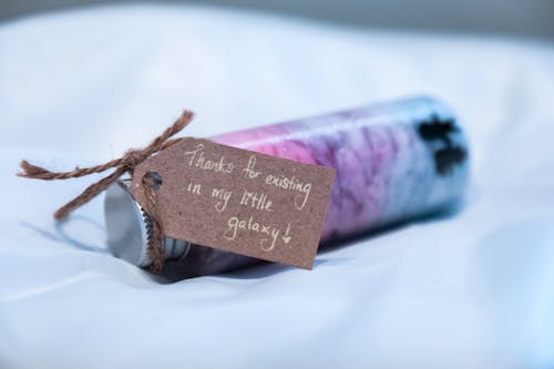 Kartu Terima Kasih Coklat Pada Botol Kecil Merah Muda Dan Biru