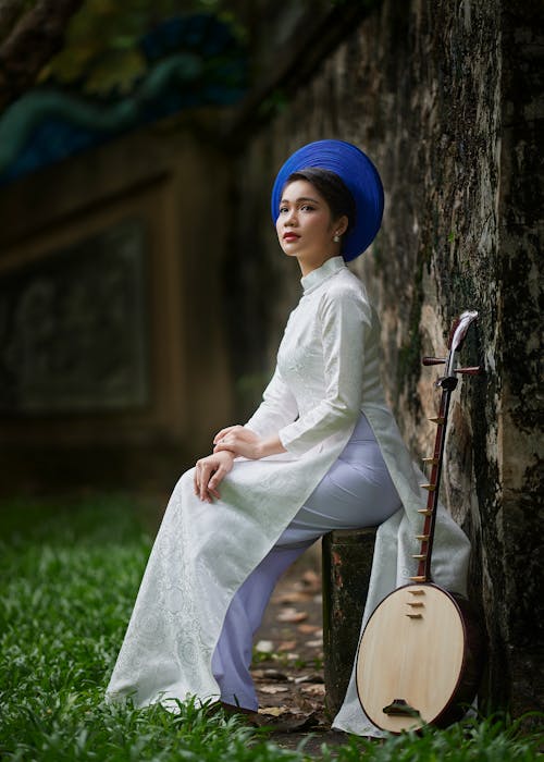 Gratis stockfoto met Aziatische vrouw, banjo, buiten