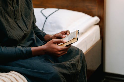 Fotobanka s bezplatnými fotkami na tému Biblia, čítanie, katolícka viera