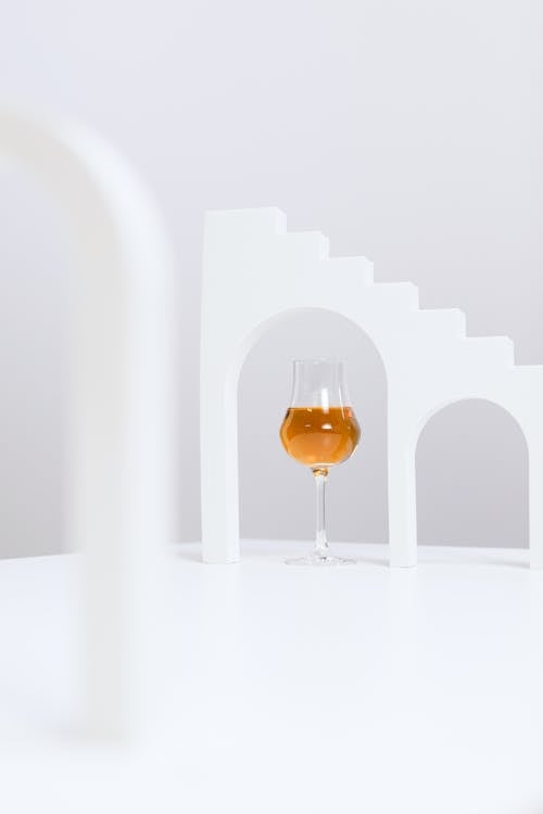 Foto d'estoc gratuïta de beguda alcohòlica, Copa de vi, fons blanc