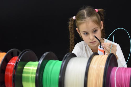 Photos gratuites de arrière-plan noir, cheveux longs, coloré