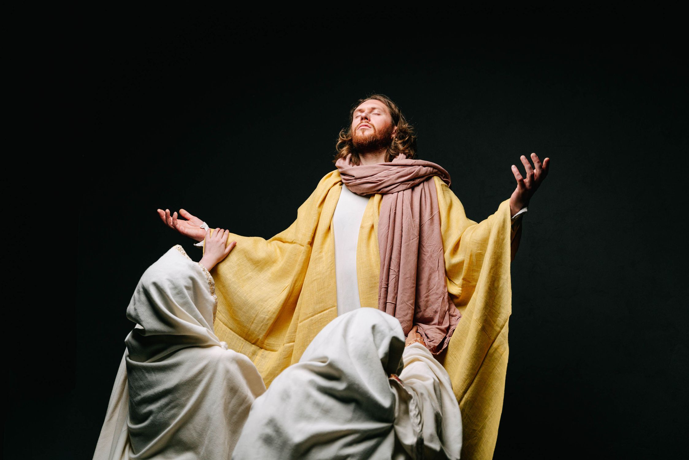 Jesus Robe Lots Jesus Christ Praying and People in Robes Kneeling · Free Stock Photo