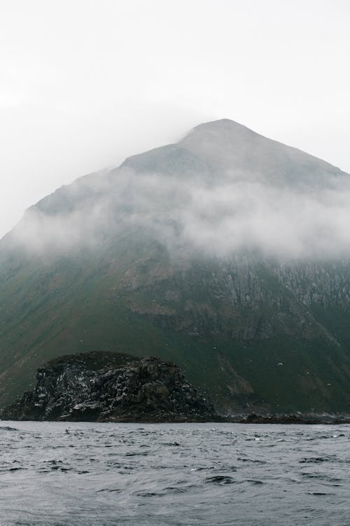 Kostnadsfri bild av berg, dimma, kust
