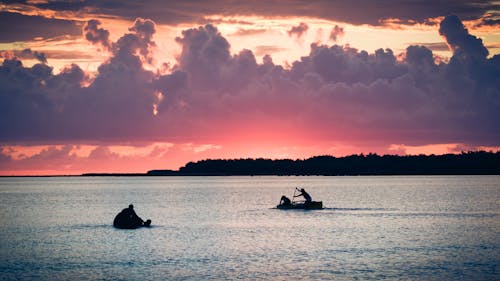 Gratis stockfoto met boten, buiten, gouden zonsondergang