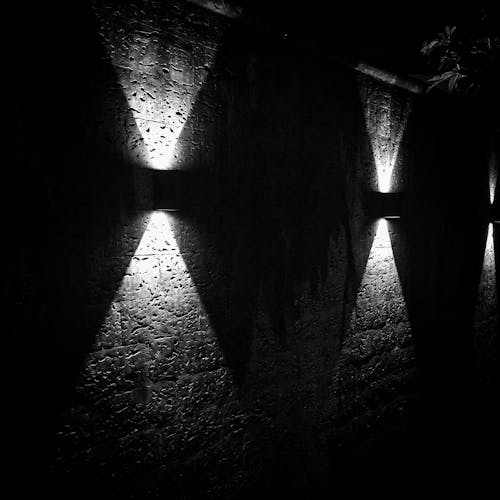 Безкоштовне стокове фото на тему «Ліхтарі, монохромний, тіні»
