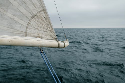 Ilmainen kuvapankkikuva tunnisteilla meri, purjehdus, Purjevene