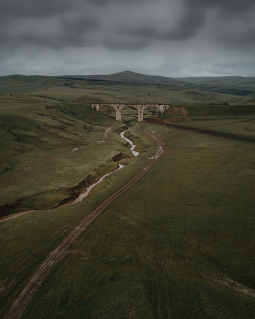 Gratis lagerfoto af bjerge, droneoptagelse, eng