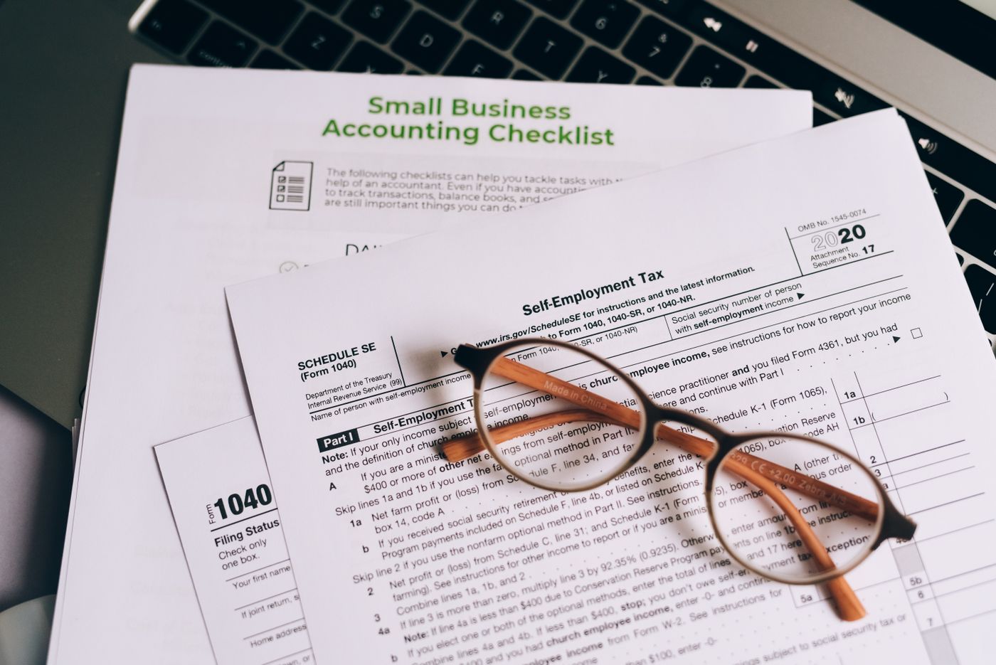 Accounting checklist and financial documents used for business reporting