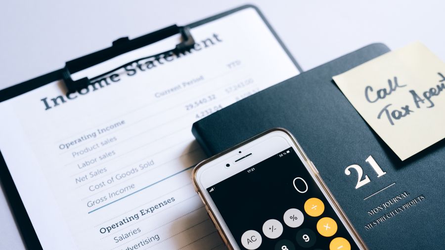 Two Ways to Make Money Blogging: Which One Actually Fits