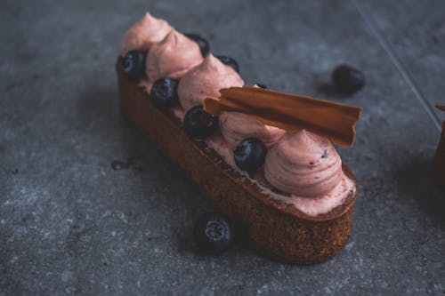 Foto profissional grátis de amoras, bem cozido, bolo de chocolate