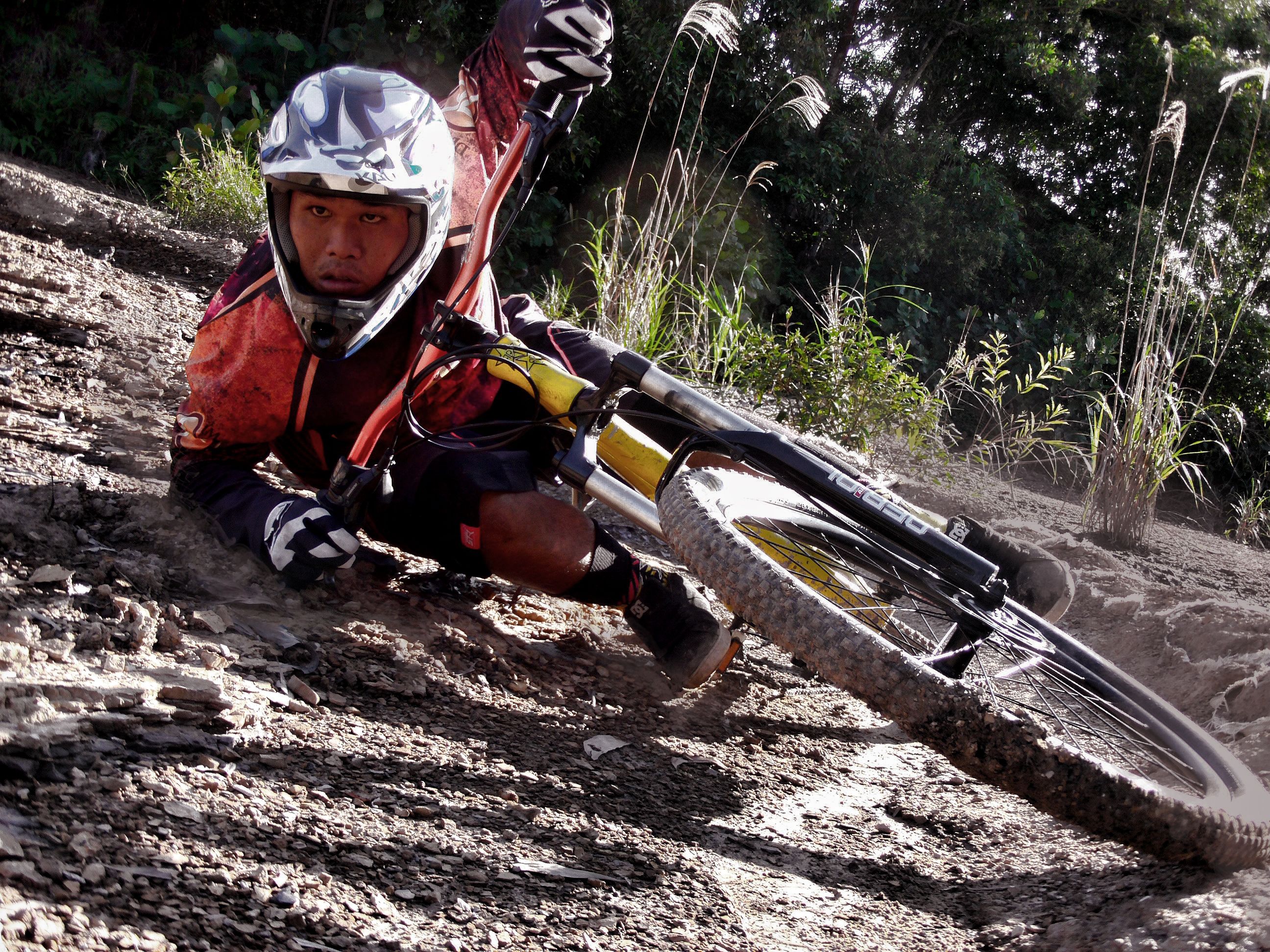 Person on Yellow Mountain Bike \u00b7 Free Stock Photo