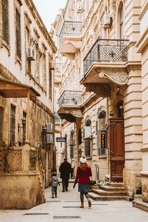 Immagine gratuita di camminando, centro città, edifici