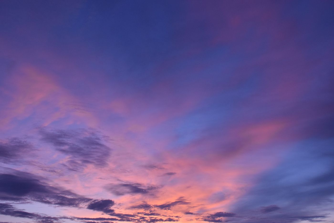 Twilight sky in violet and rose over a still horizon — Vitaliy Fursov on Pexels