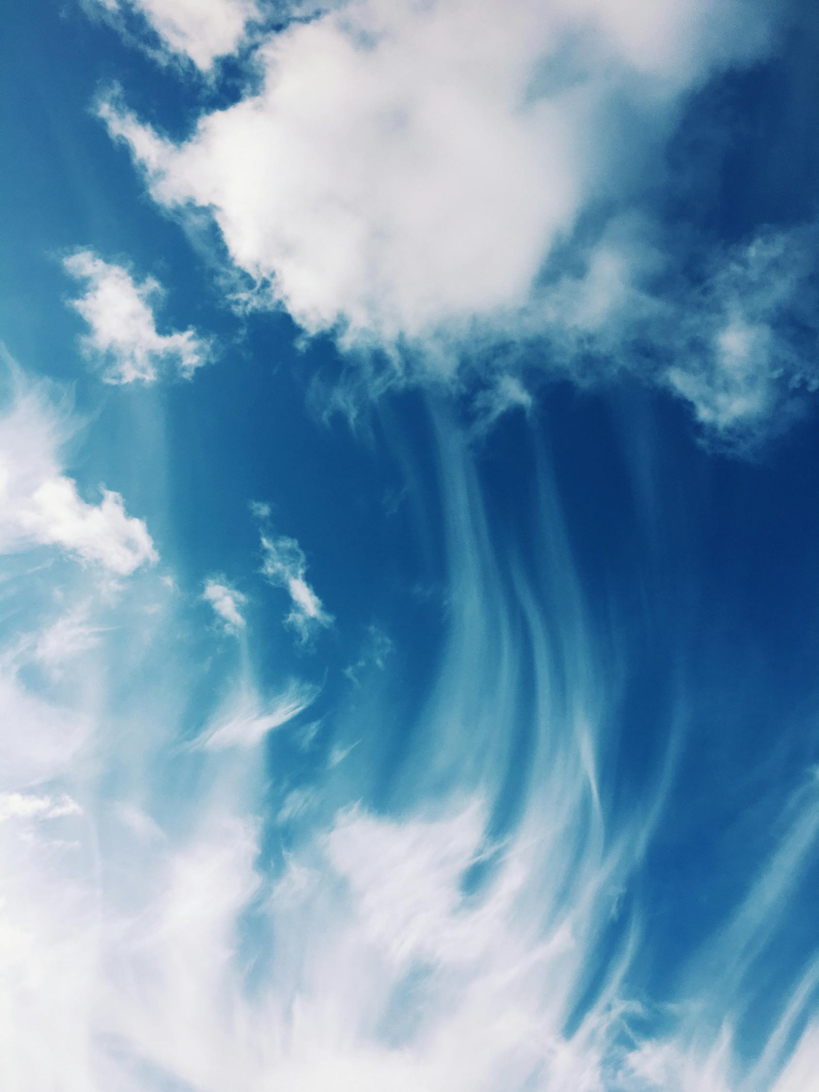 灰色の雲のタイムラプス写真