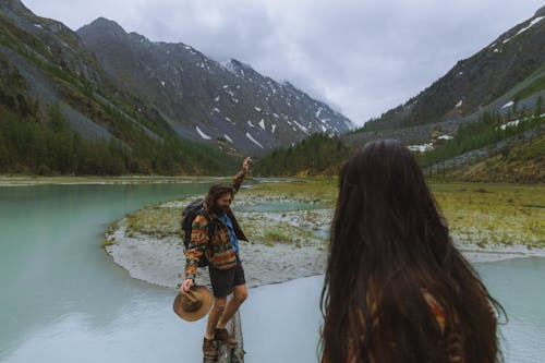 Gratis lagerfoto af bjerge, glæde, græs