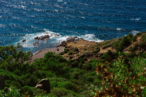 Бесплатное стоковое фото с вода, волны, гора