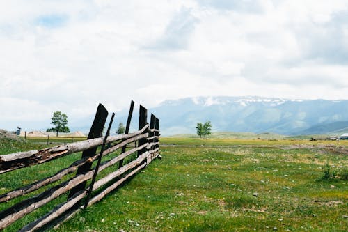 Kostnadsfri bild av bergstopp, grön, vackert landskap