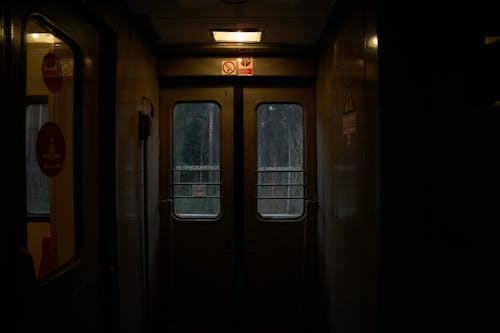 光, 漆黑, 火車 的 免費圖庫相片
