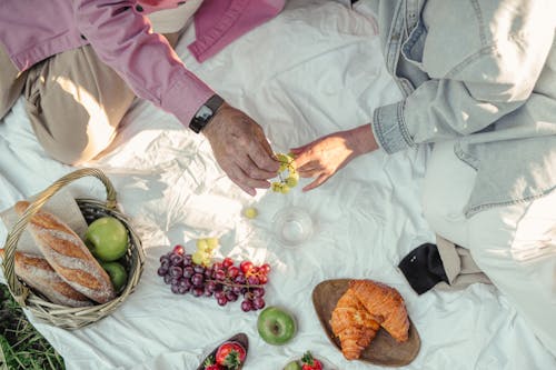 Foto profissional grátis de alimentos, casal, croissants