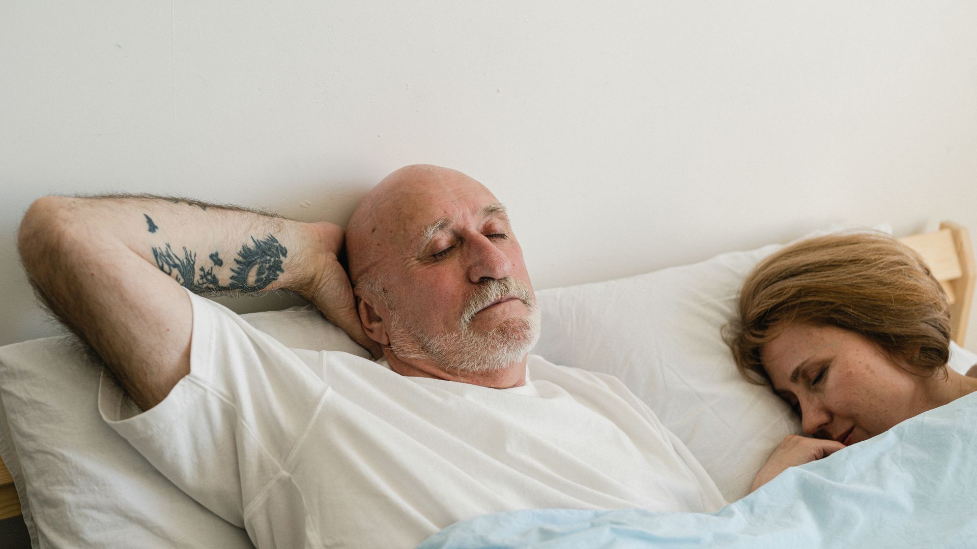 Modafinil Morning or Night: Timing for Maximum Effectiveness Peaceful elderly couple sleeping together in bed, showing relaxation and comfort.