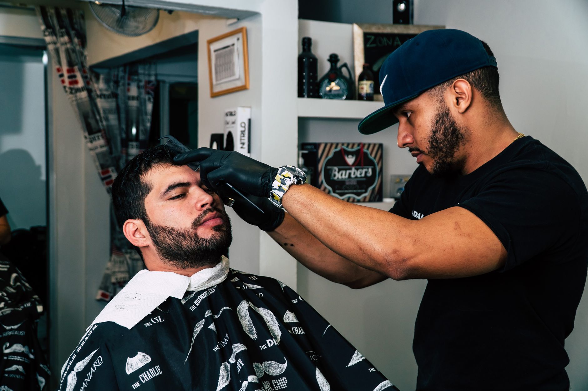 Foto profissional gratuita de barbearia, barbeiro, cabeleireiro