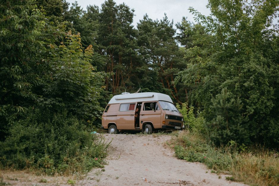 A campervan parked at a beautiful freedom camping spot overlooking a lake in New Zealand