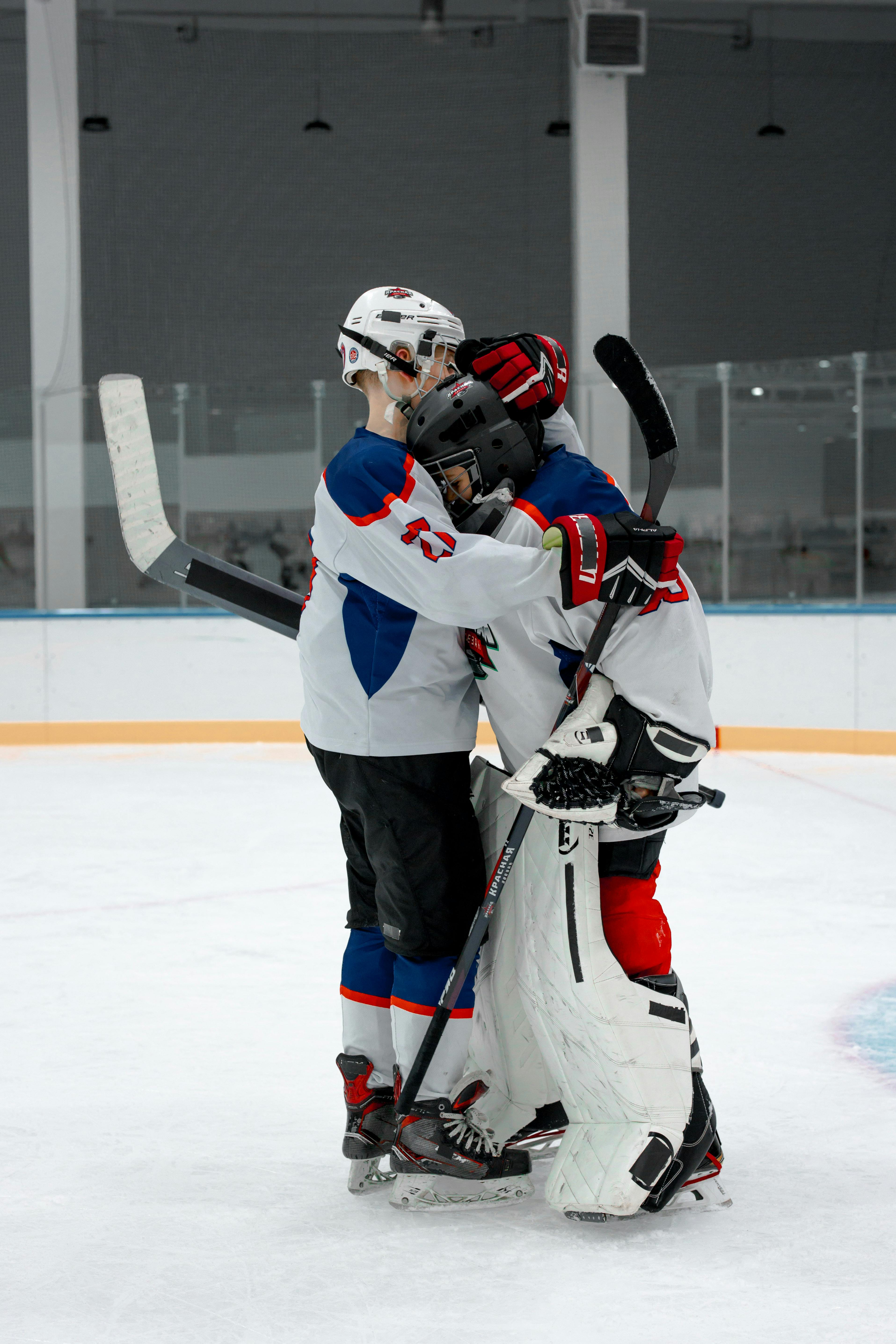 players of ice hockey hugging each other