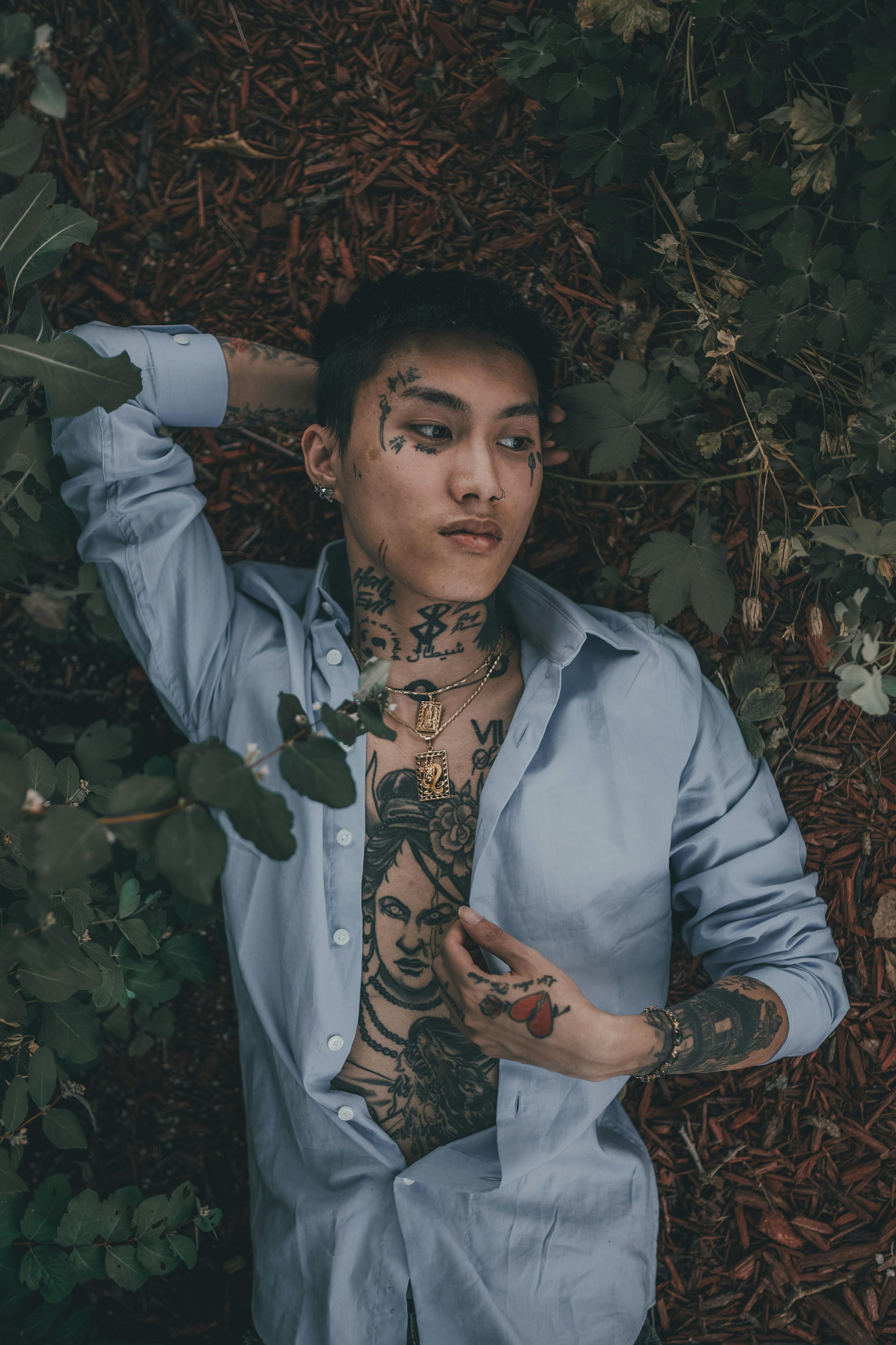 Man covers tattoos with makeup Heavilyinked man covers tattoos with  makeup to surprise girlfriend  Trending  Viral News