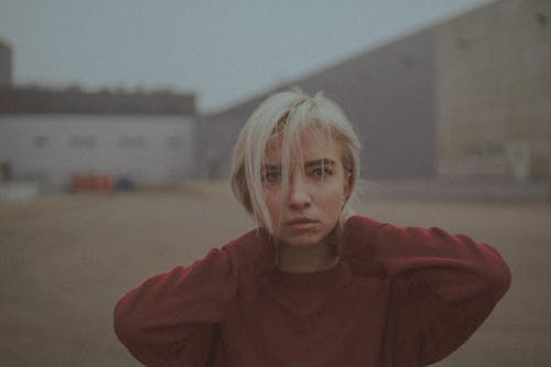 Fotobanka s bezplatnými fotkami na tému blond, na zvislo, rozmazané pozadie