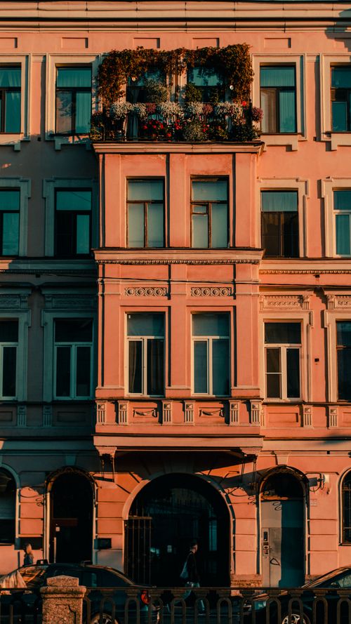 Free Captivating view of a historic building facade in St. Petersburg, Russia during sunset. Stock Photo