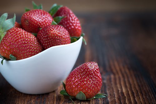 Free White Bowl of Whole Strawberries Stock Photo
