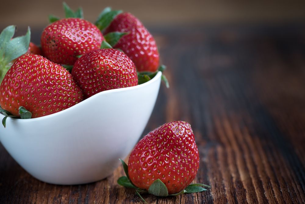 Fresas frescas y frutos rojos reales