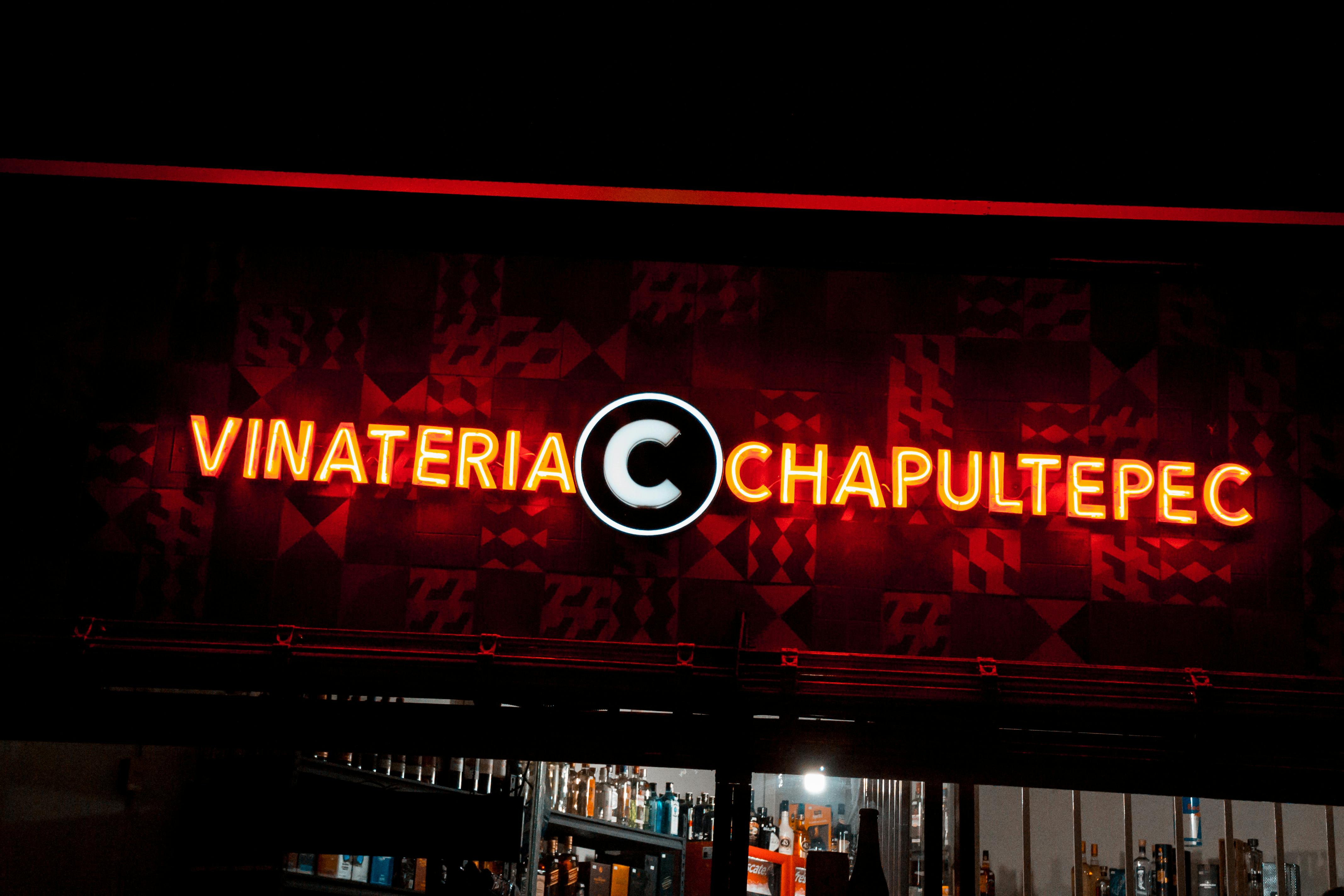 一位女性在产后进行温和的恢复运动