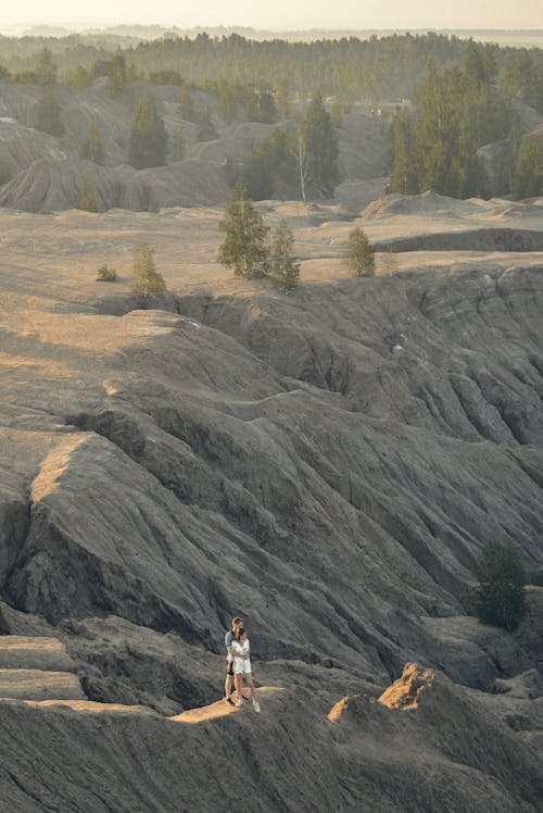 Immagine gratuita di avventura, colline, coppia