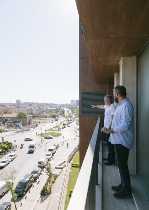Kostenloses Stock Foto zu architektur, balkon, gebäude