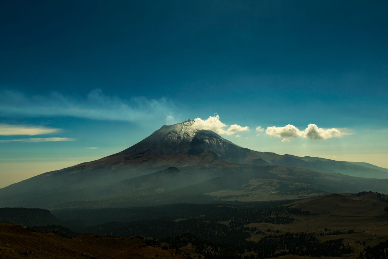 Research Explains How One Plume Created Two Parallel Volcano Chains