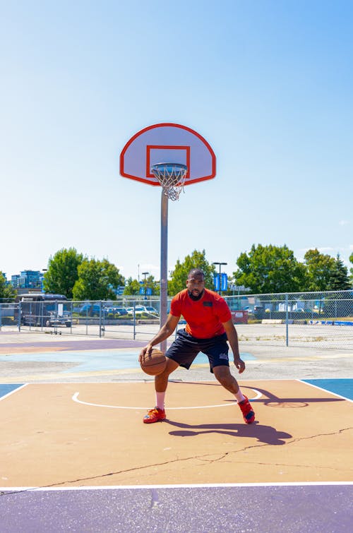 Fotobanka s bezplatnými fotkami na tému Afroameričan, basketbal, basketbalové ihrisko