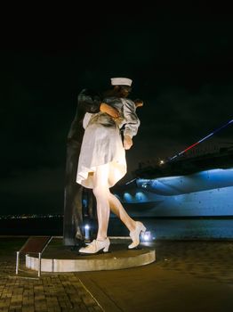 Kissing Sailor Statue