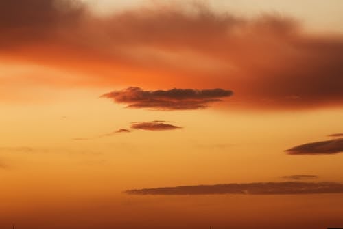 Kostenloses Stock Foto zu atmosphäre, dämmerung, dramatischer himmel