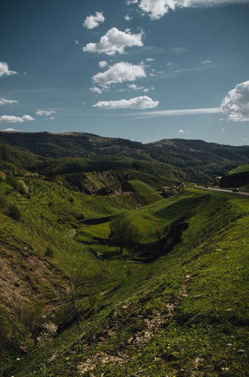 Free Breathtaking view of lush green hills and clear sky in Verkhnyaya Mara, Russia. Stock Photo