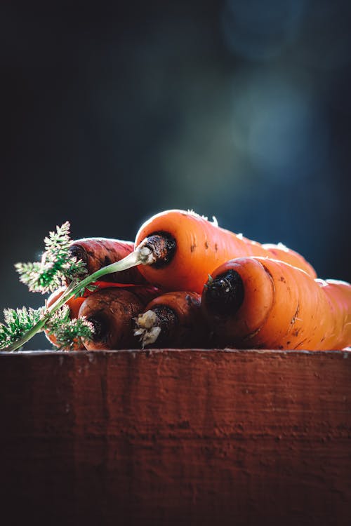 Gratuit Photos gratuites de carottes, légume, surface en bois Photos