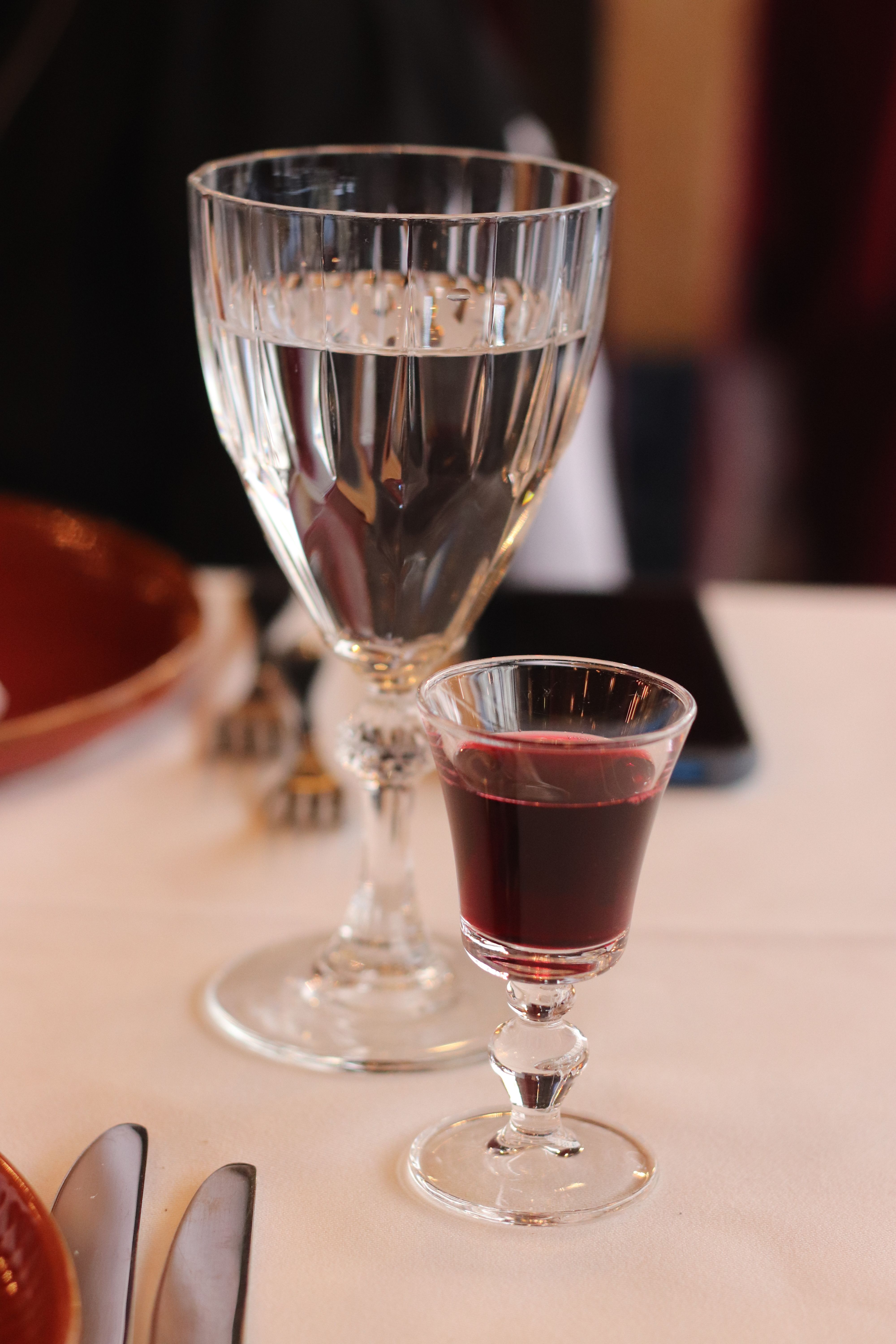 Kostnadsfria Kostnadsfri bild av alkoholhaltig dryck, bestick, dining Stock foto