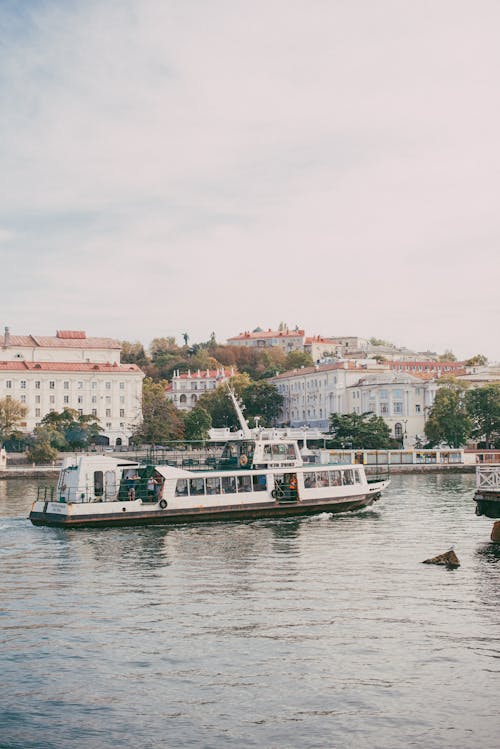 Immagine gratuita di barca passeggeri, canale, città