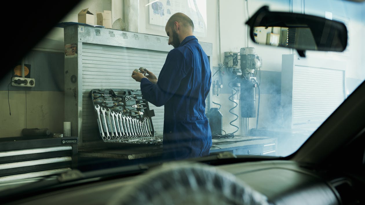 A Photo of the Mechanic from the Car Interior