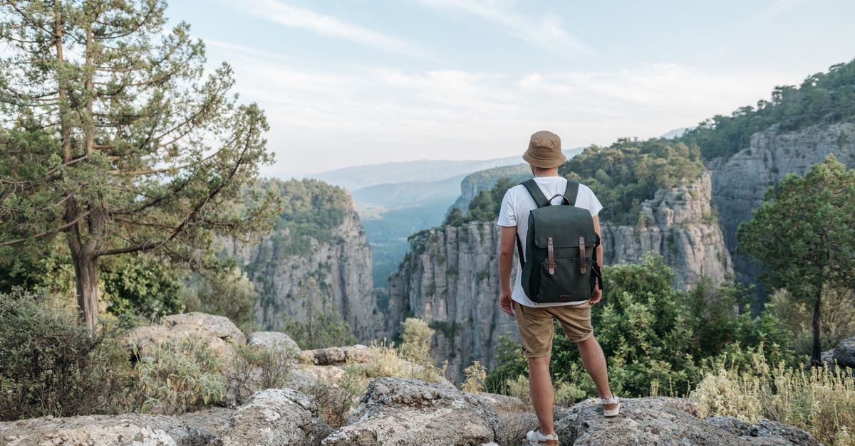 Comment Voyager Minimaliste sans Sac à Dos : Guide Pratique