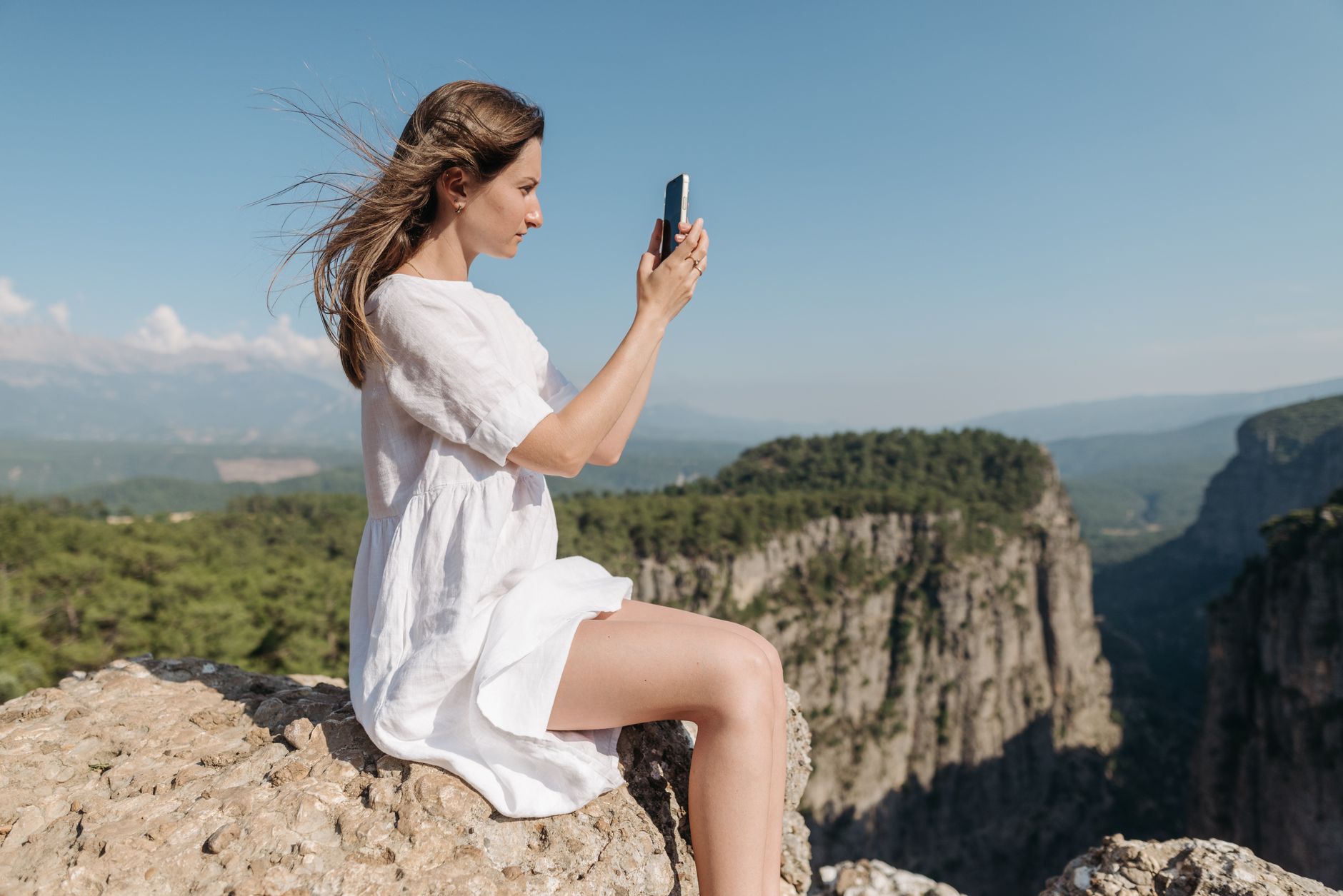 Digital Detox: The Life-Changing Benefits of Unplugging for Mental Clarity in Today's Connected World