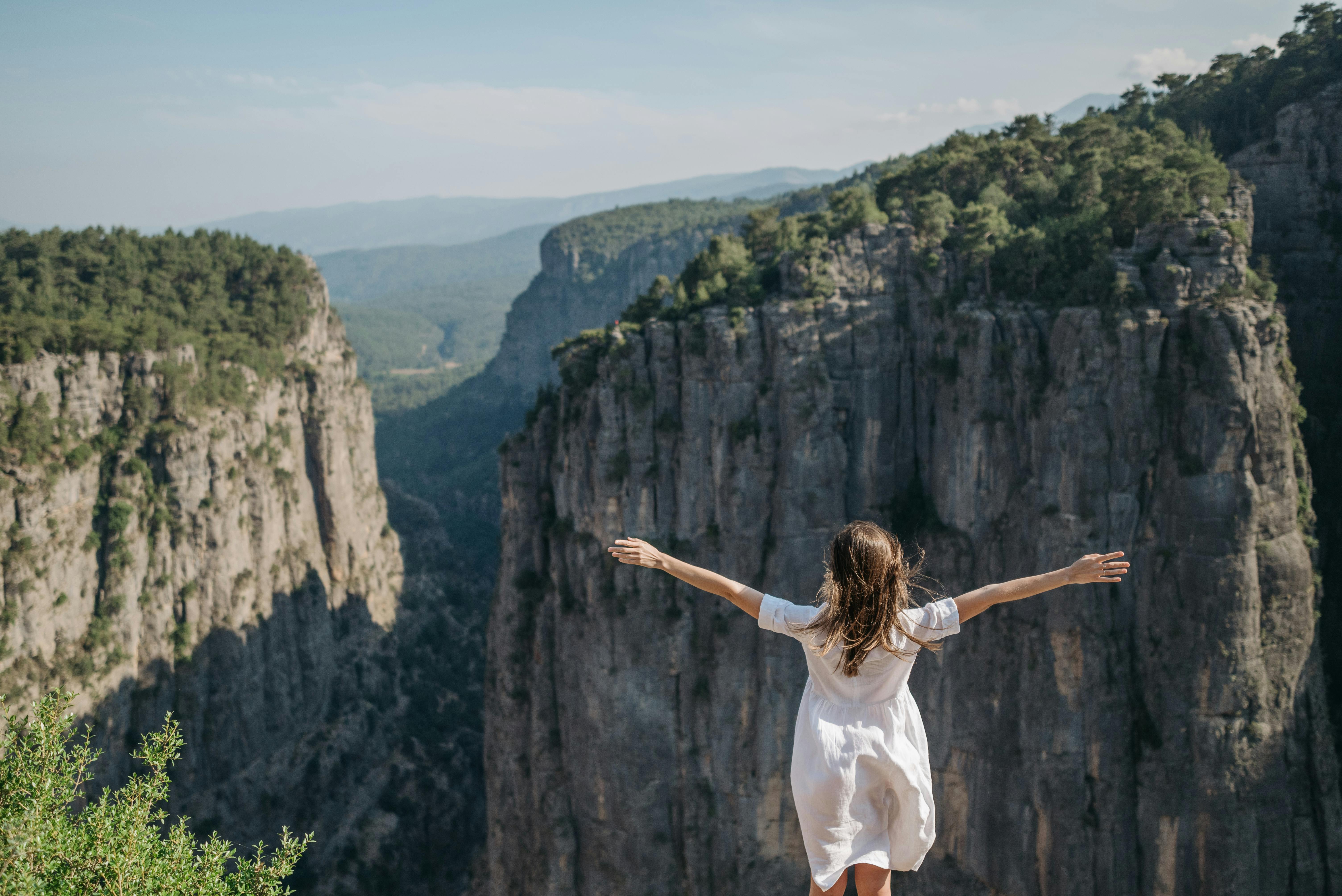 Experience Nature’s Beauty: 5 Breathtaking Viewpoints You Can't Miss from Bristol to Swansea