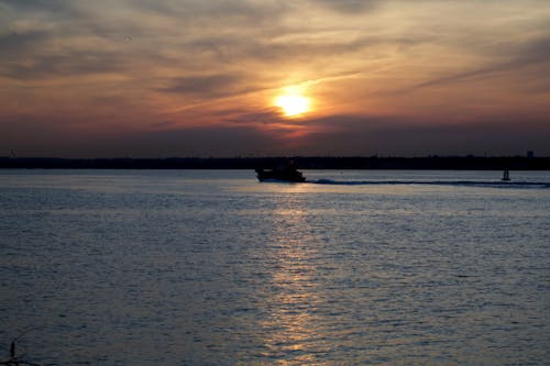 Gratis lagerfoto af silhouet, speed båd, strand solnedgang